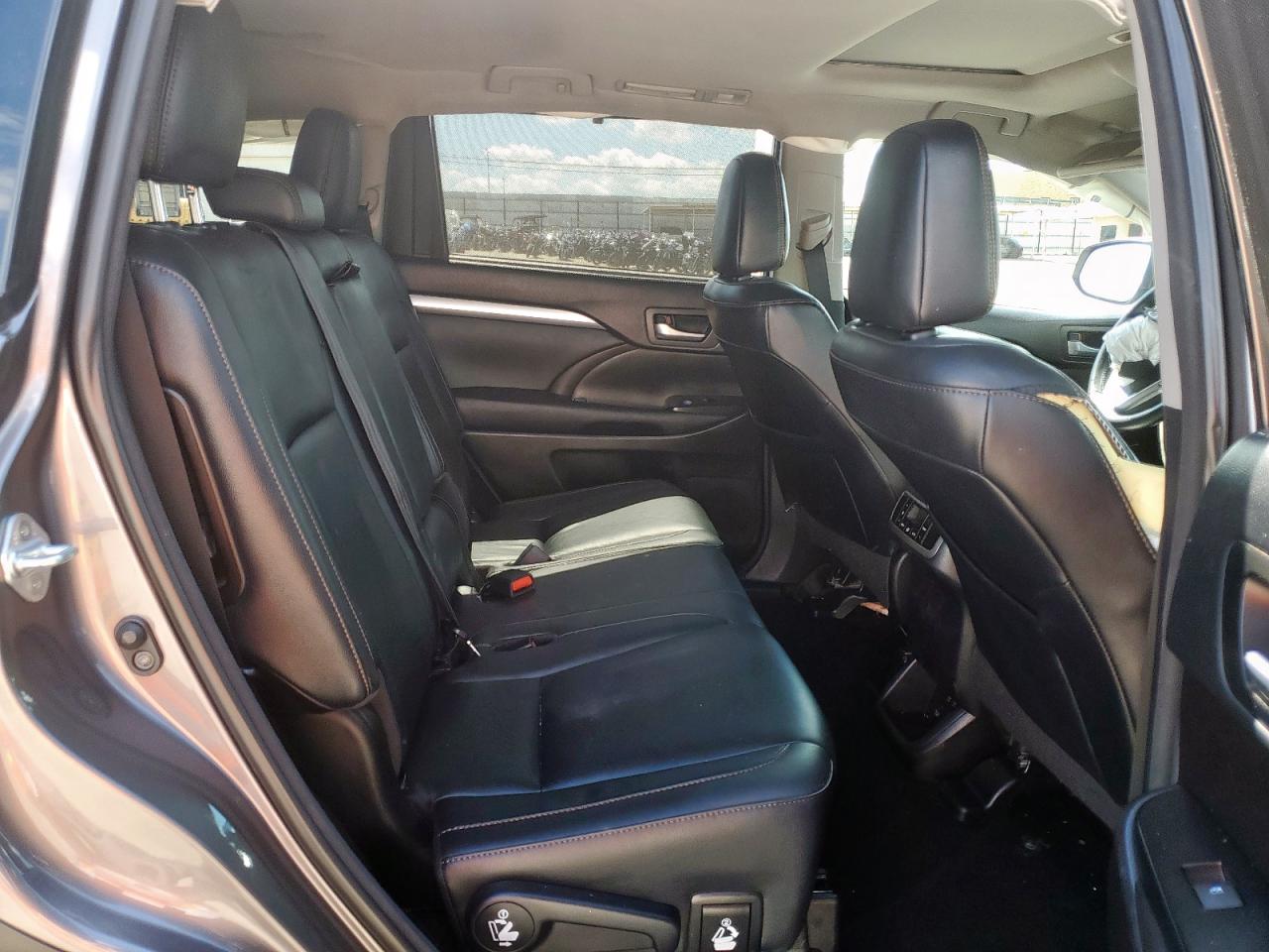 TOYOTA HIGHLANDER 2018 VIN 5TDJGRFH1JS045075 zdjęcie 11
