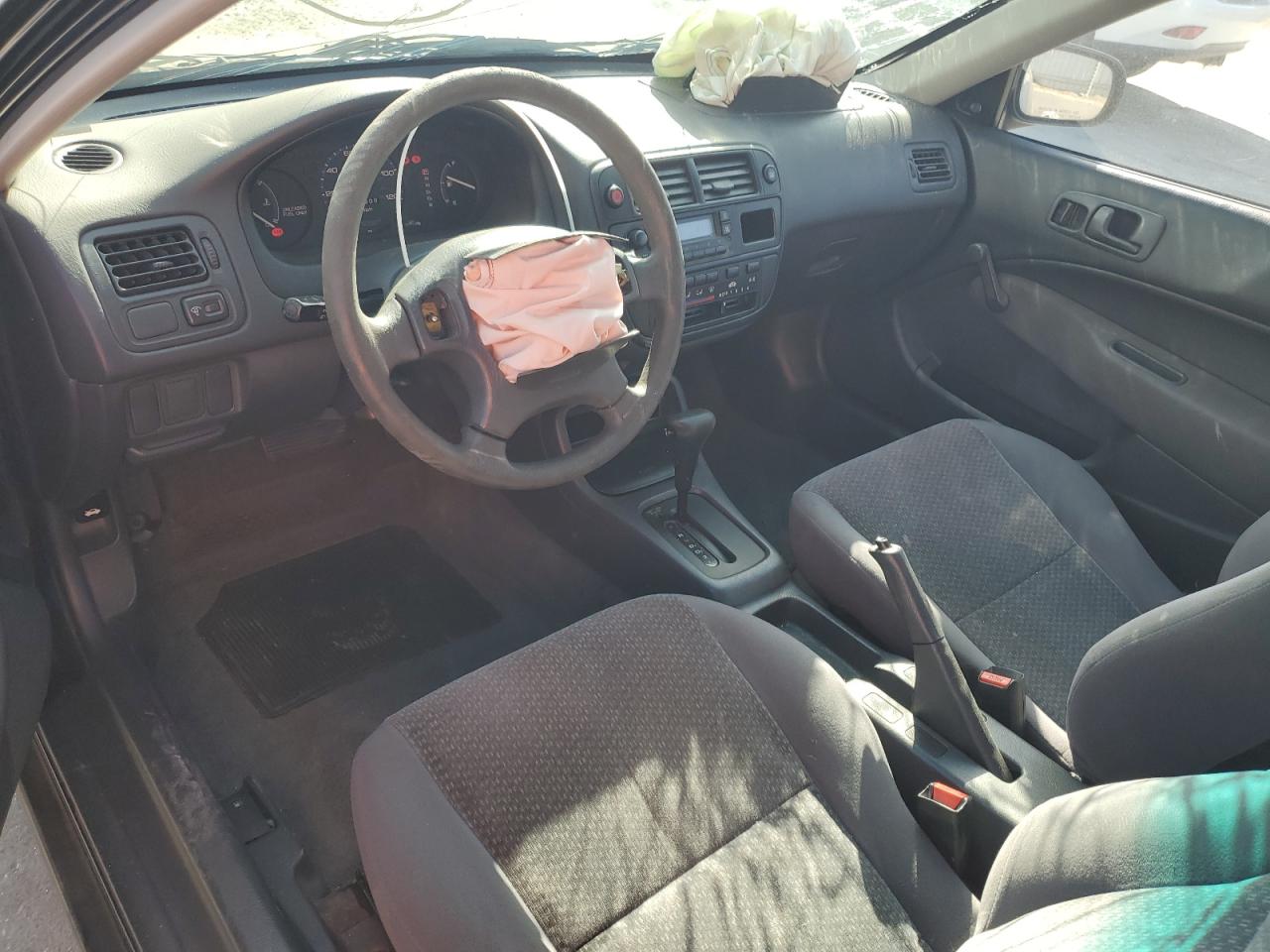 1998 Honda Civic Dx VIN: 2HGEJ6446WH102573 Lot: 60749025