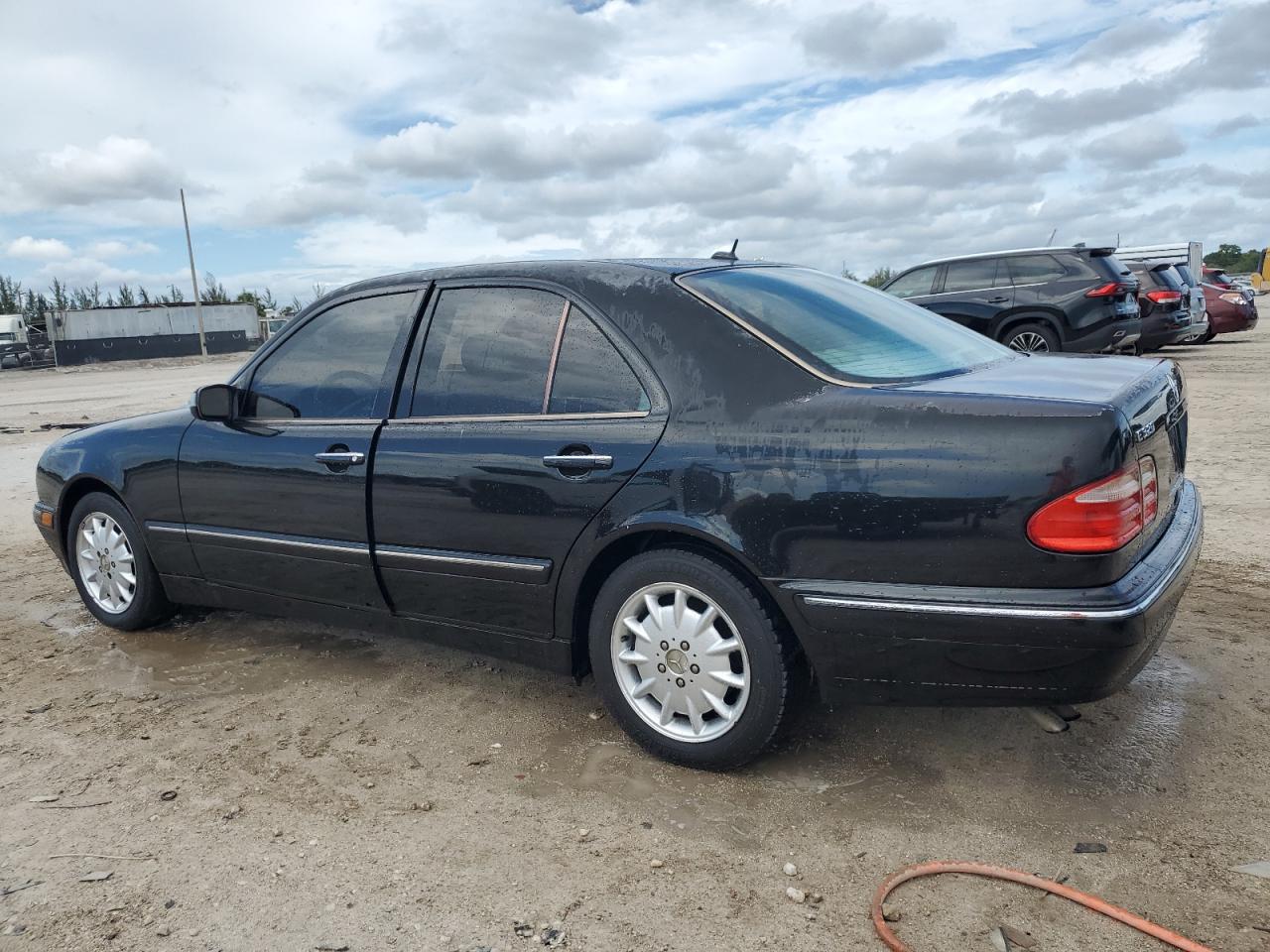 MERCEDES-BENZ E-CLASS 2001 VIN WDBJF65J21B254238 zdjęcie 2