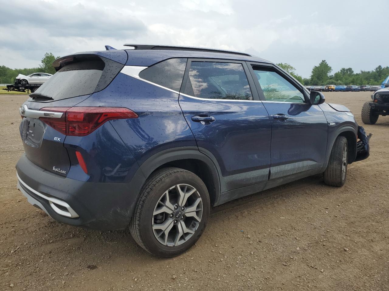 KIA SELTOS 2021 VIN KNDERCAA2M7218040 фото 3