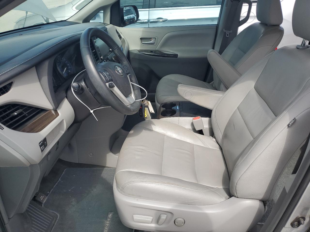 2018 Toyota Sienna Xle VIN: 5TDYZ3DC4JS903412 Lot: 62653285