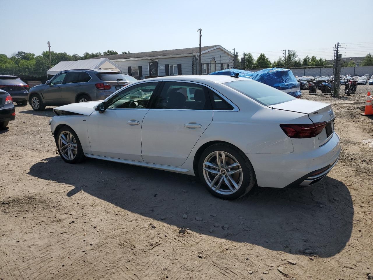 AUDI A4 2022 VIN WAUEAAF40NN011607 zdjęcie 2