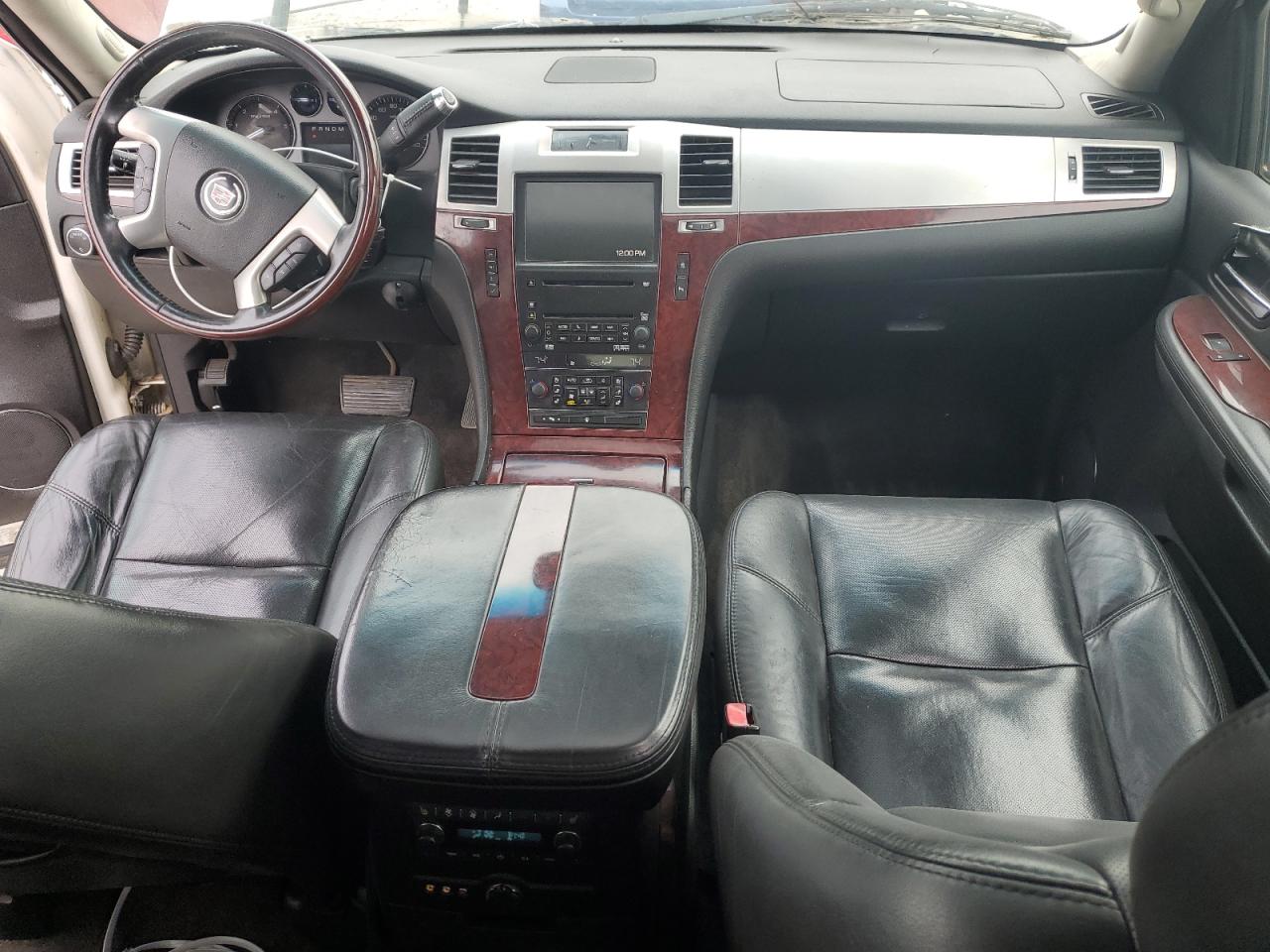 2008 Cadillac Escalade Luxury VIN: 1GYFK63828R224784 Lot: 60545575