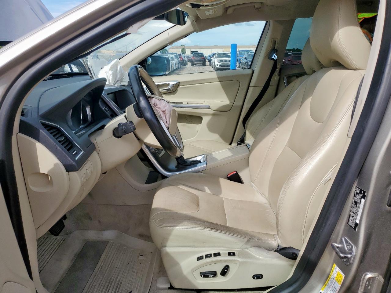 2016 Volvo Xc60 T5 Premier VIN: YV440MDK4G2802034 Lot: 62601895