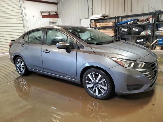  NISSAN VERSA 2023 Szary