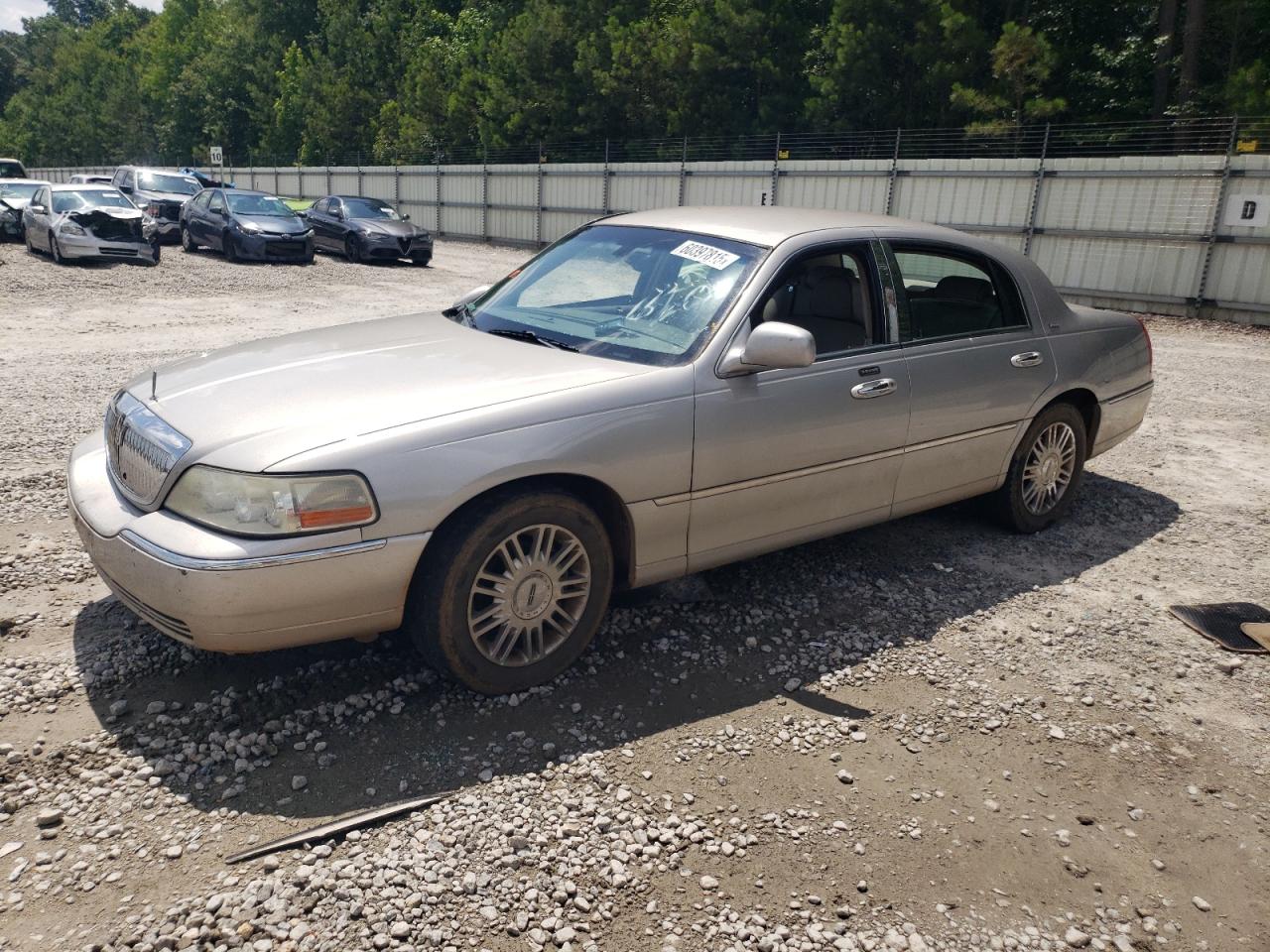 2006 Lincoln Town Car Designer продається в Ellenwood, GA - Side