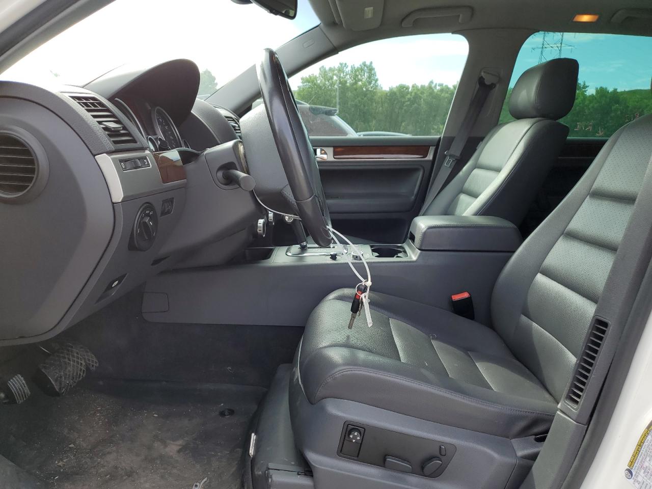 2010 Volkswagen Touareg V6 VIN: WVGBF7A99AD003059 Lot: 59813675