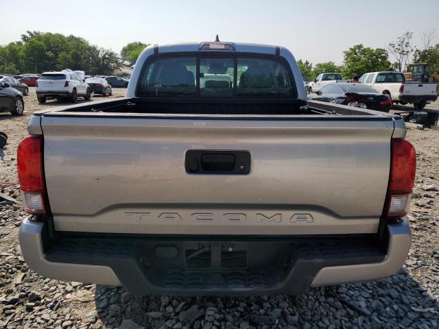  TOYOTA TACOMA 2018 Srebrny