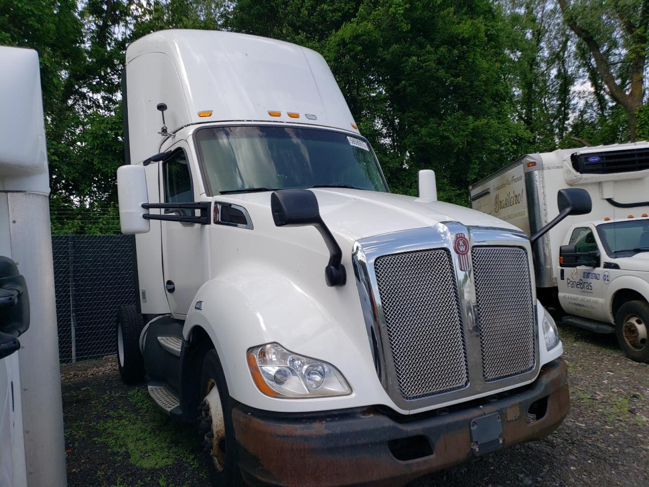 2016 Kenworth T680 Semi Truck en Venta en New Britain, CT - Minor Dent/Scratches