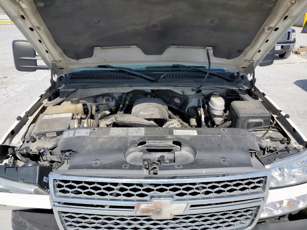 2005 Chevrolet Silverado C2500 Heavy Duty VIN: 1GCHC24U55E302770 Lot: 63054315