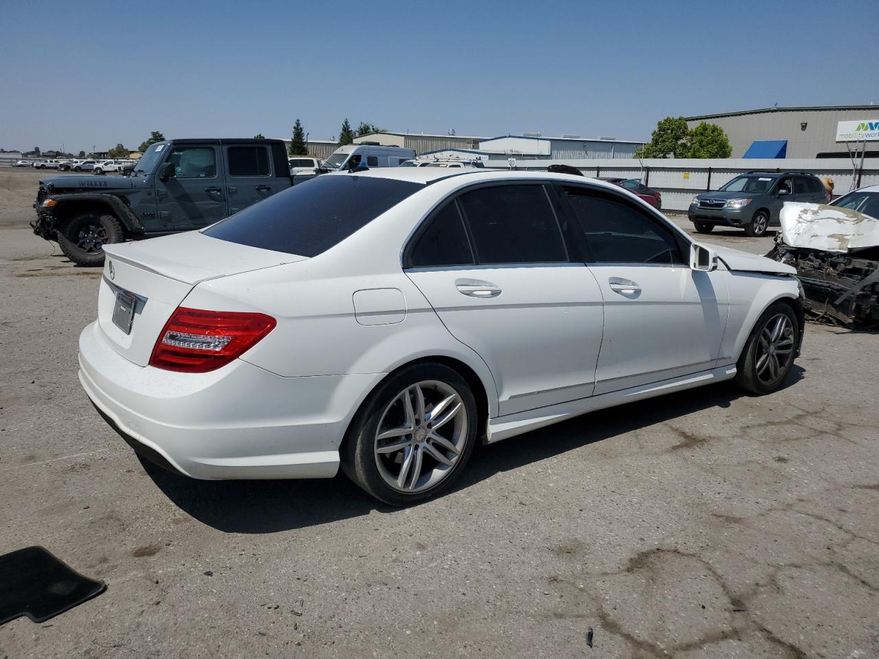 MERCEDES-BENZ C-CLASS 2014 VIN WDDGF4HB2EA940916 фото 3