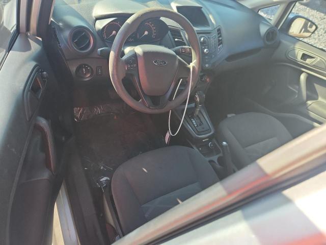 Hatchbacks FORD FIESTA 2015 Srebrny