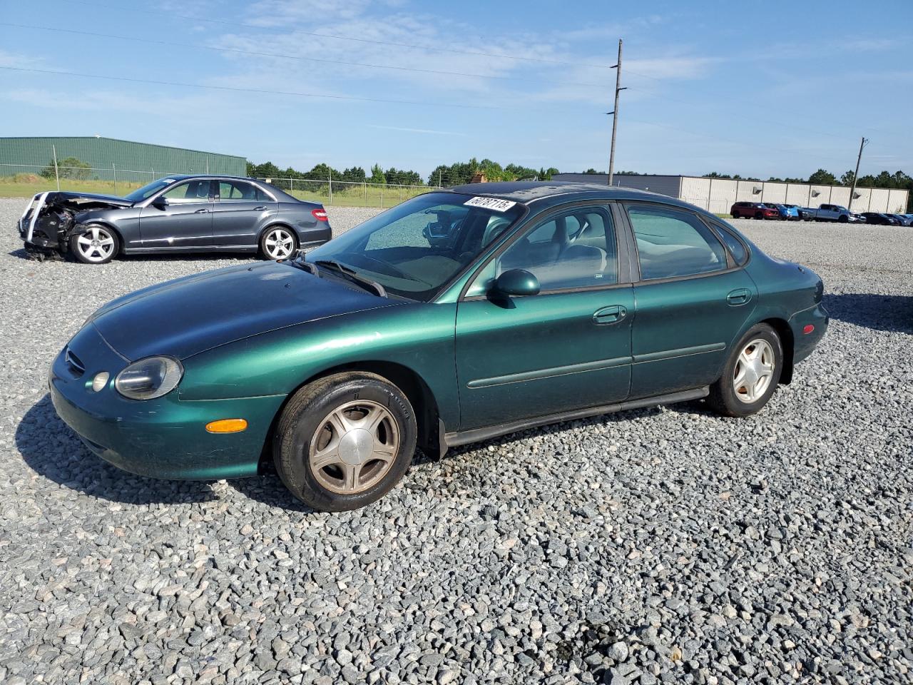 Tifton, GA에서 판매 중인 1999 Ford Taurus Se - Side