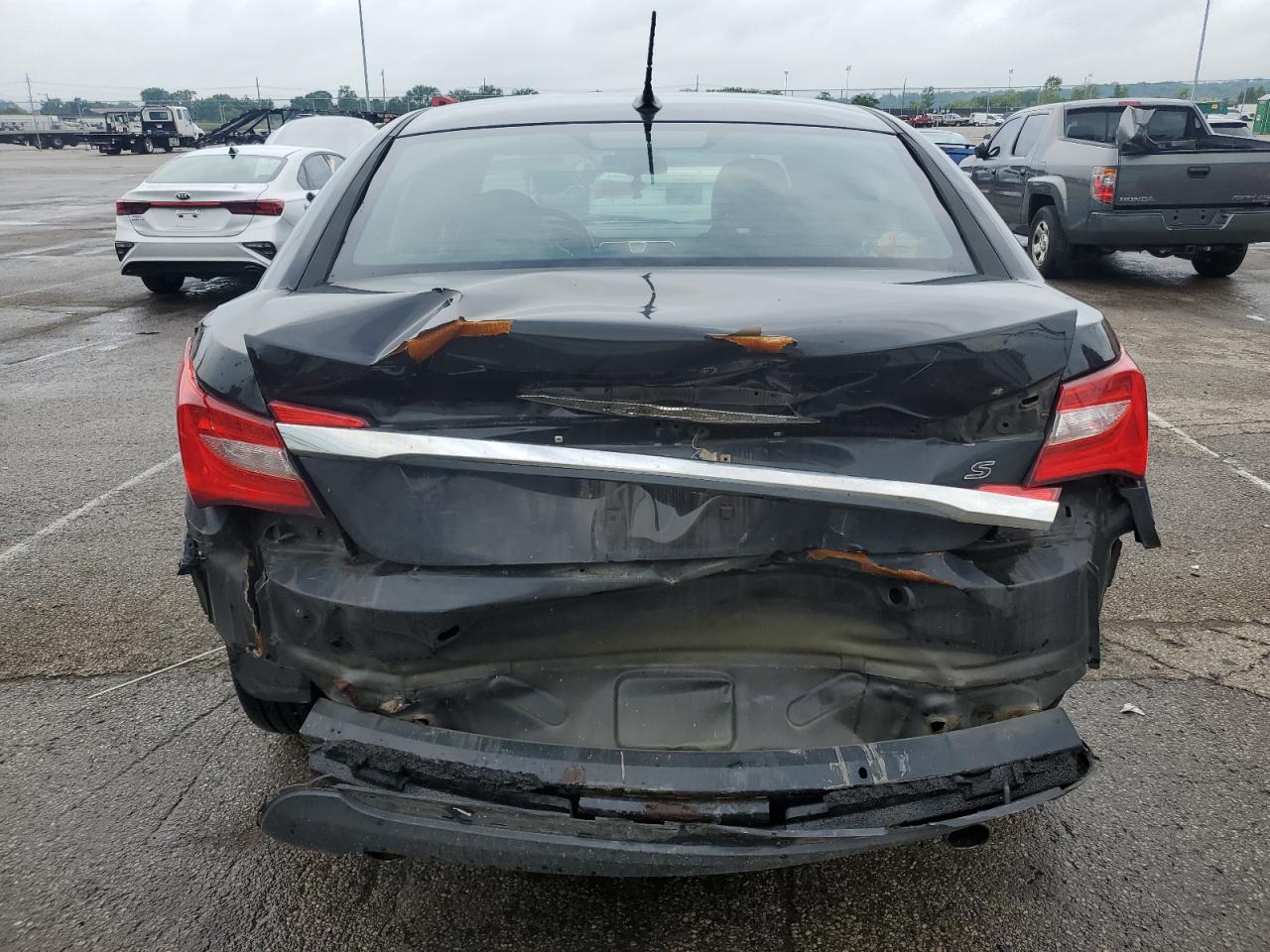 2011 Chrysler 200 S VIN: 1C3BC8FG5BN613065 Lot: 62345295