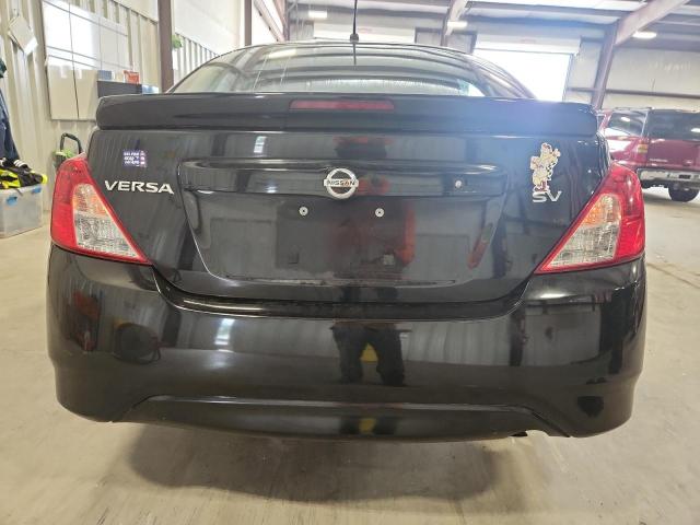 NISSAN VERSA 2018 Чорний