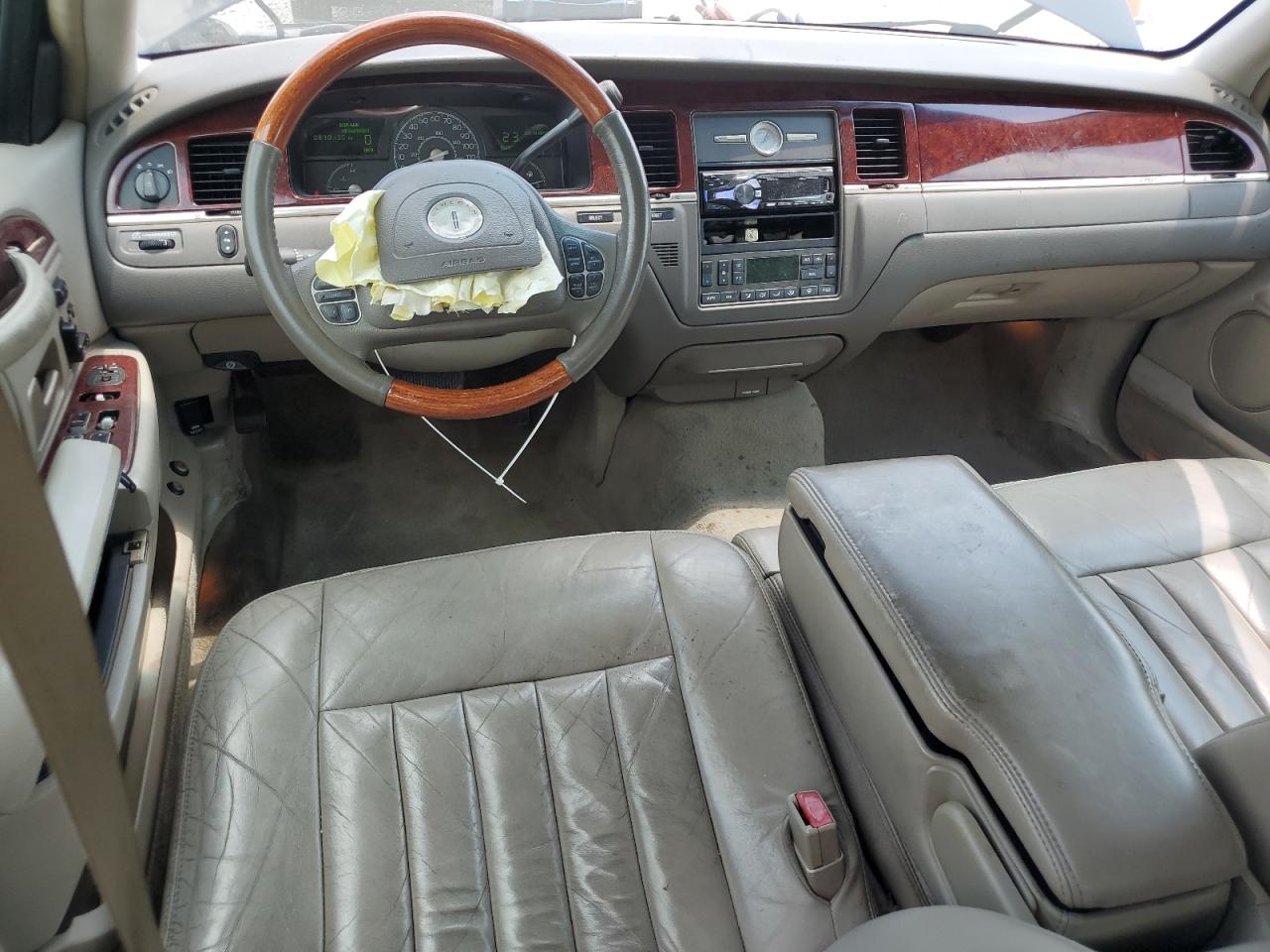 2003 Lincoln Town Car Signature VIN: 1LNHM82W53Y608721 Lot: 61989015