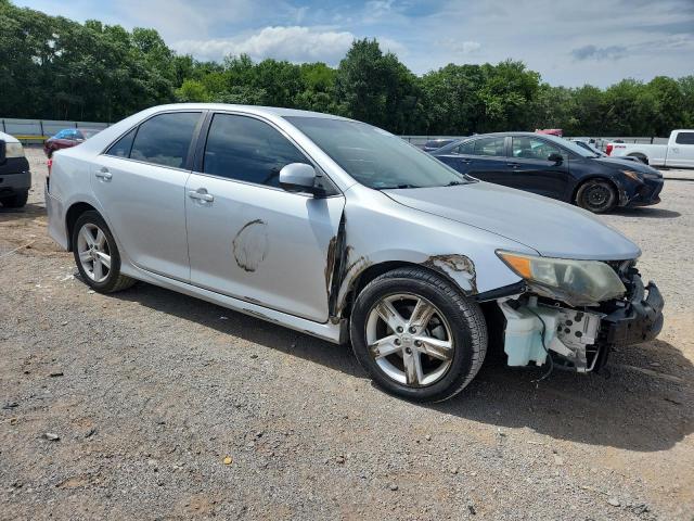 Sedans TOYOTA CAMRY 2013 Srebrny