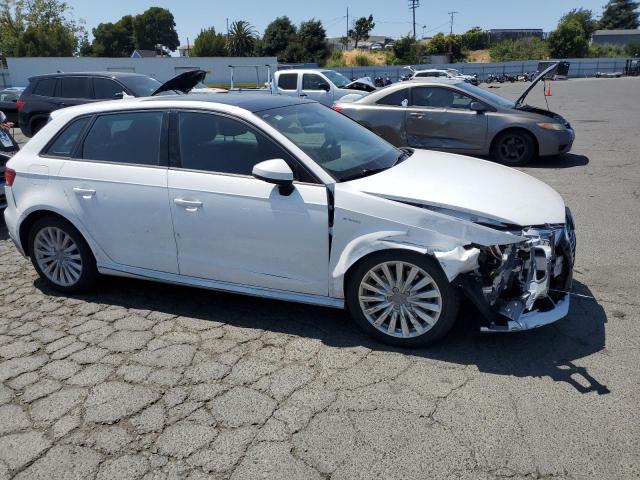 Hatchbacks AUDI A3 2017 Biały
