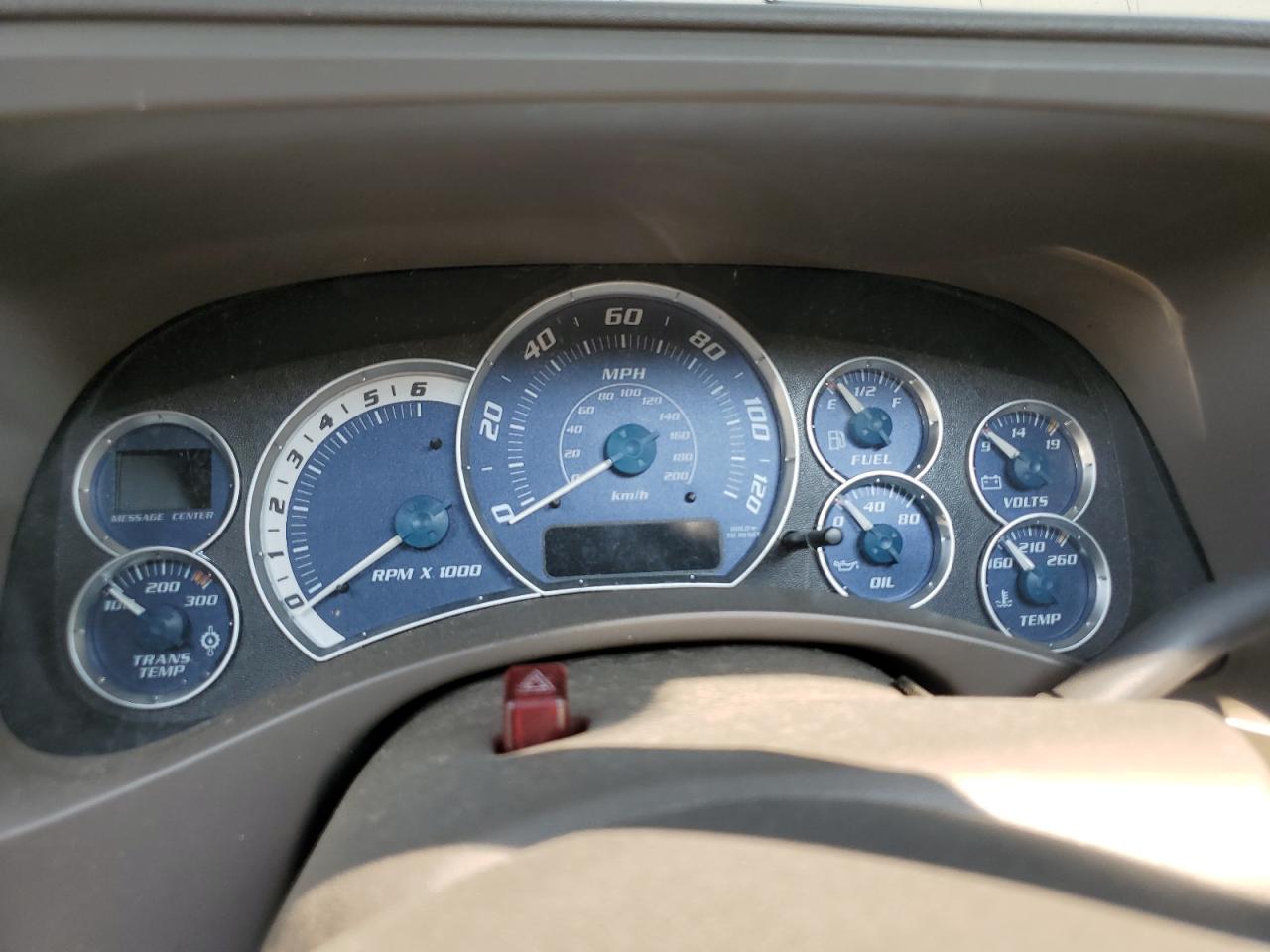 2002 Cadillac Escalade Luxury VIN: 1GYEC63T02R203890 Lot: 86871045