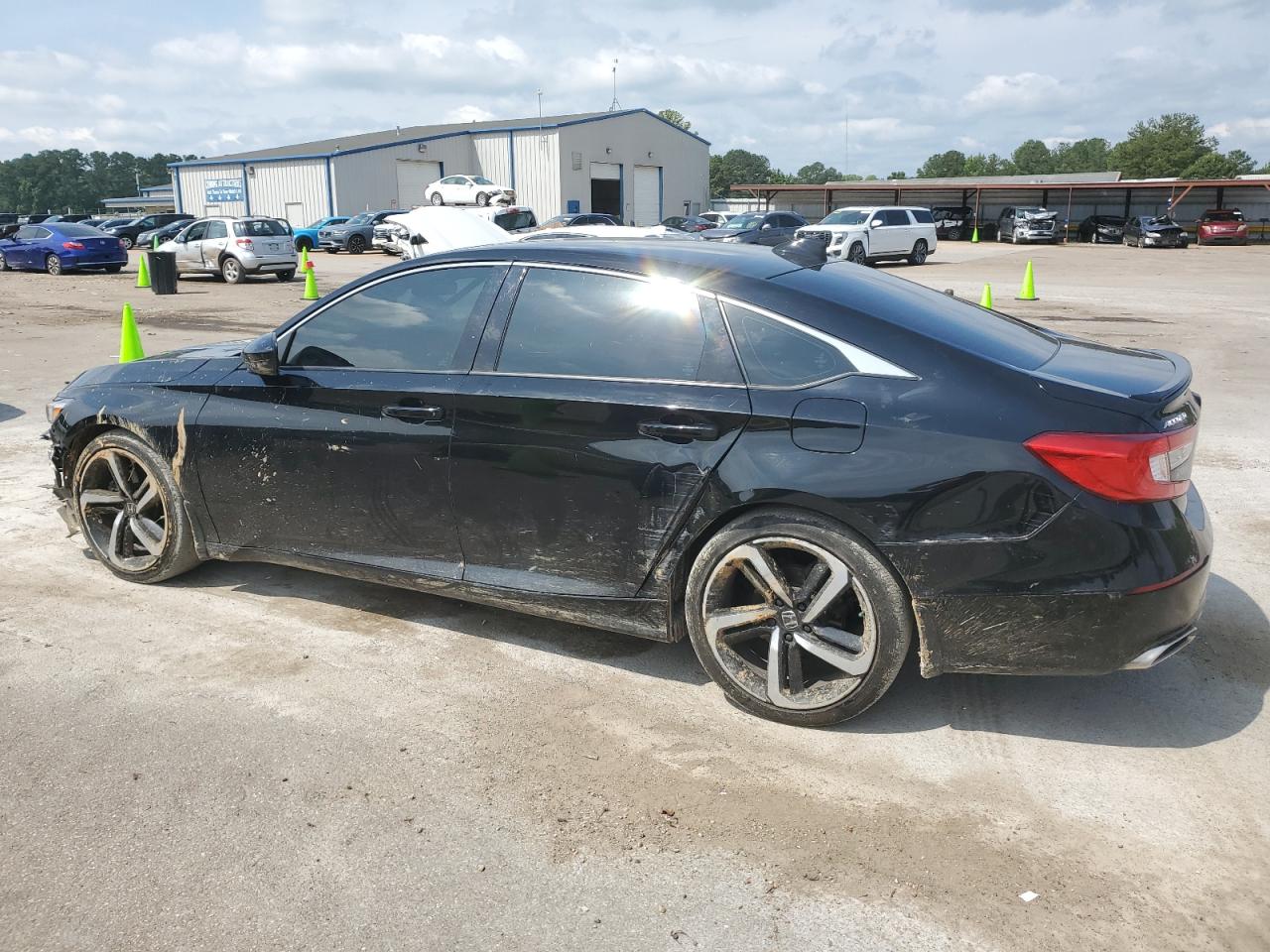 HONDA ACCORD 2019 VIN 1HGCV1F3XKA040963 photo 2