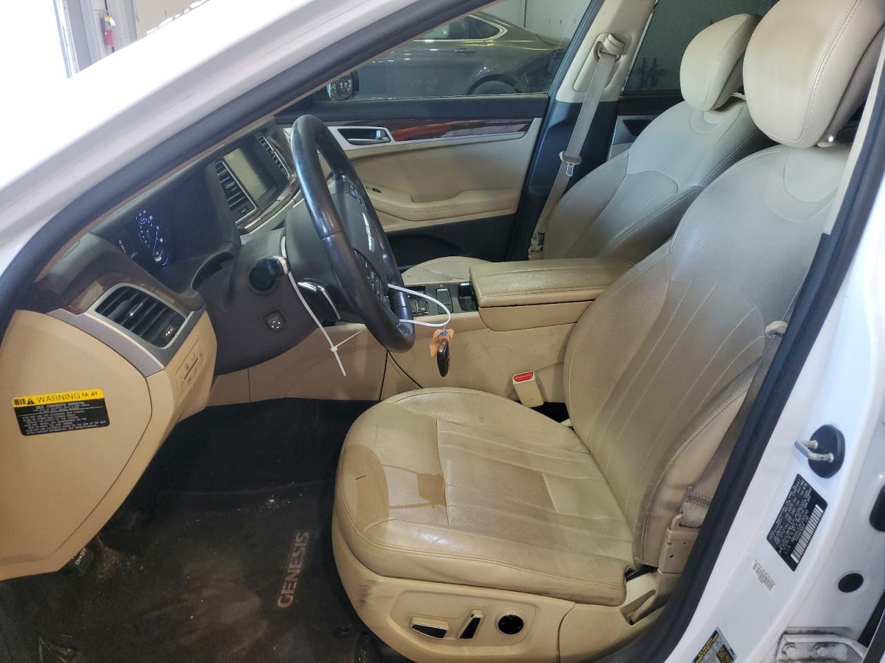 2015 Hyundai Genesis 3.8L VIN: KMHGN4JE8FU040048 Lot: 62405815