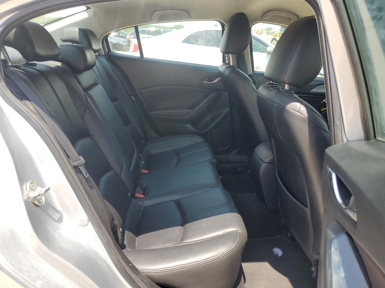 2018 Mazda 3 Touring VIN: 3MZBN1V38JM206858 Lot: 62705585
