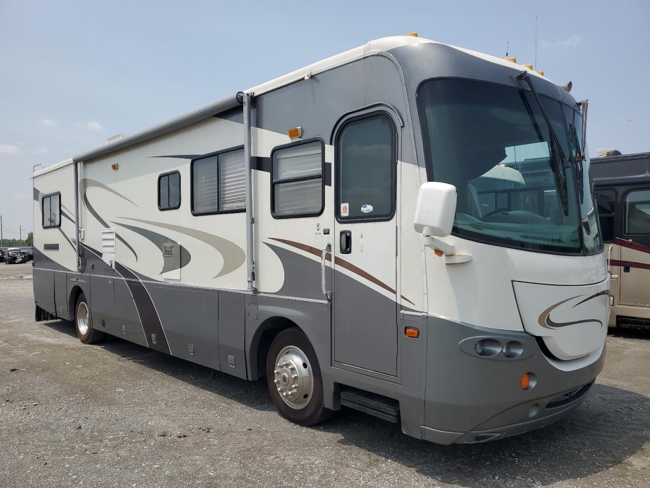 2005 Freightliner Chassis X Line Motor Home for Sale in Cahokia Heights, IL - Top/Roof