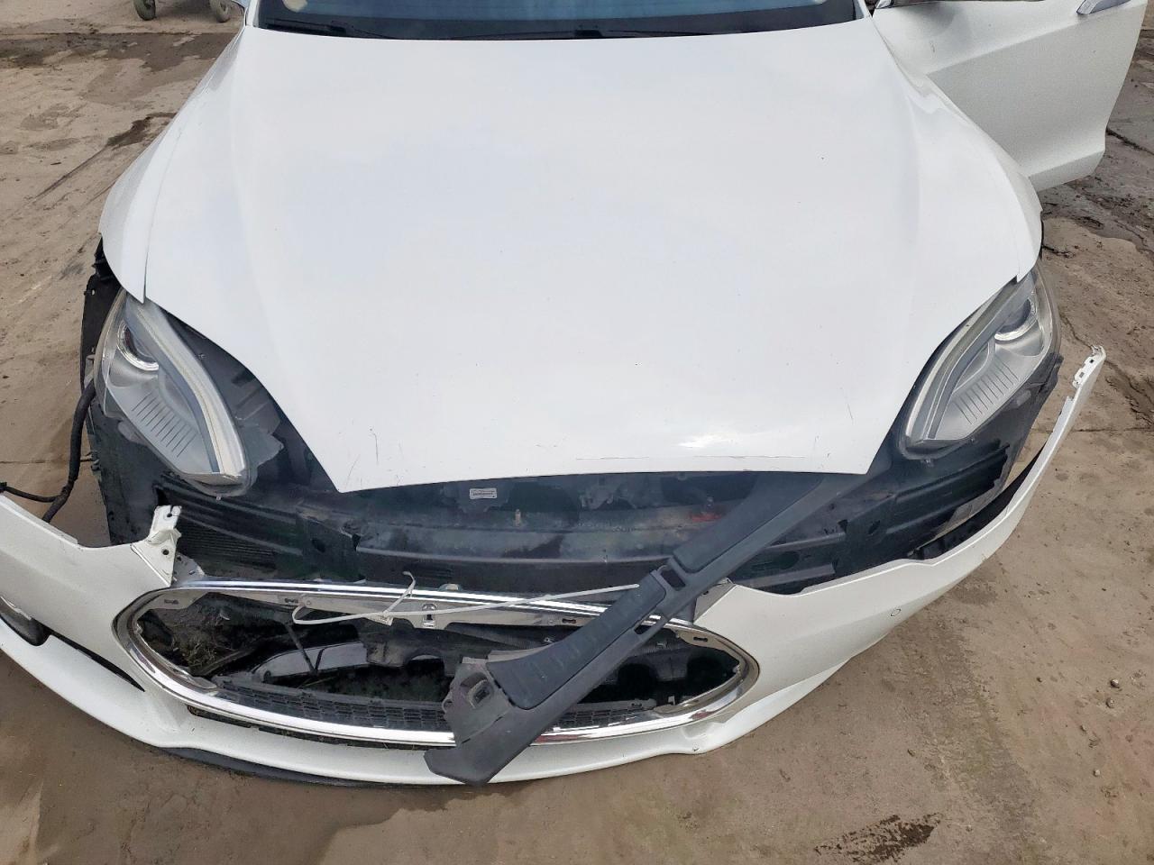 2014 Tesla Model S VIN: 5YJSA1H10EFP43839 Lot: 60768075