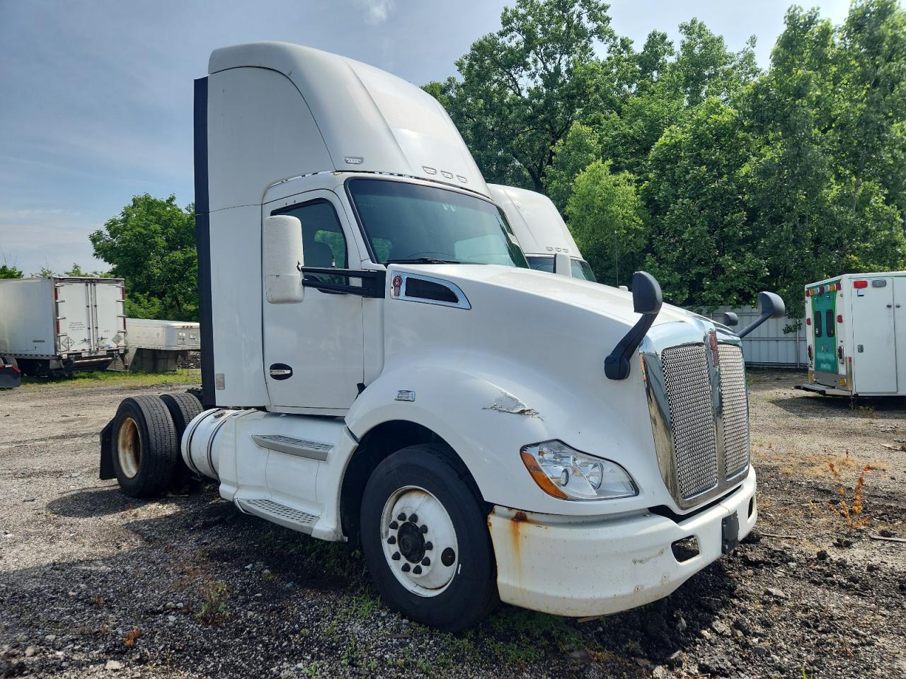 2015 Kenworth T680 Semi Truck იყიდება Fort Wayne-ში, IN - Side