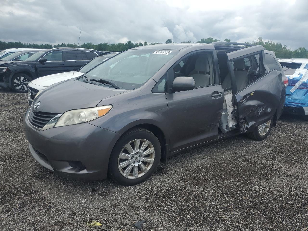 2011 Toyota Sienna Le zu verkaufen in Cookstown, ON - Side
