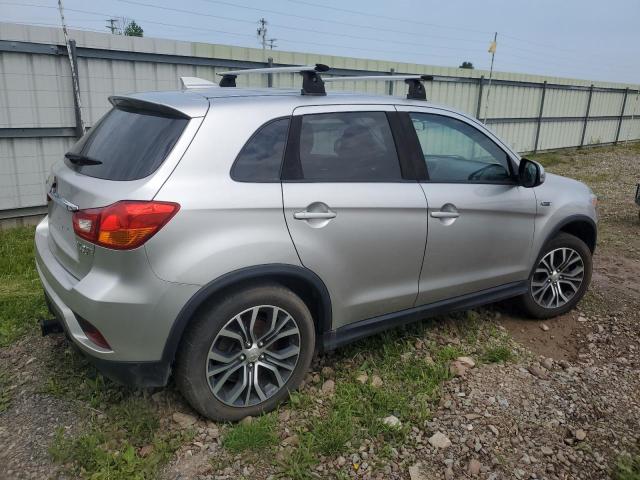  MITSUBISHI OUTLANDER 2018 Srebrny