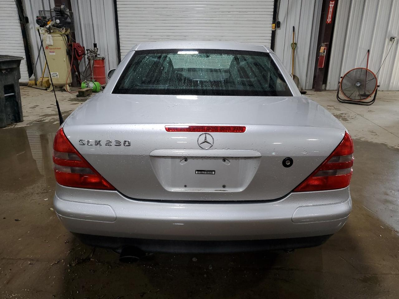 1998 Mercedes-Benz Slk 230 Kompressor VIN: WDBKK47F4WF063062 Lot: 61531155