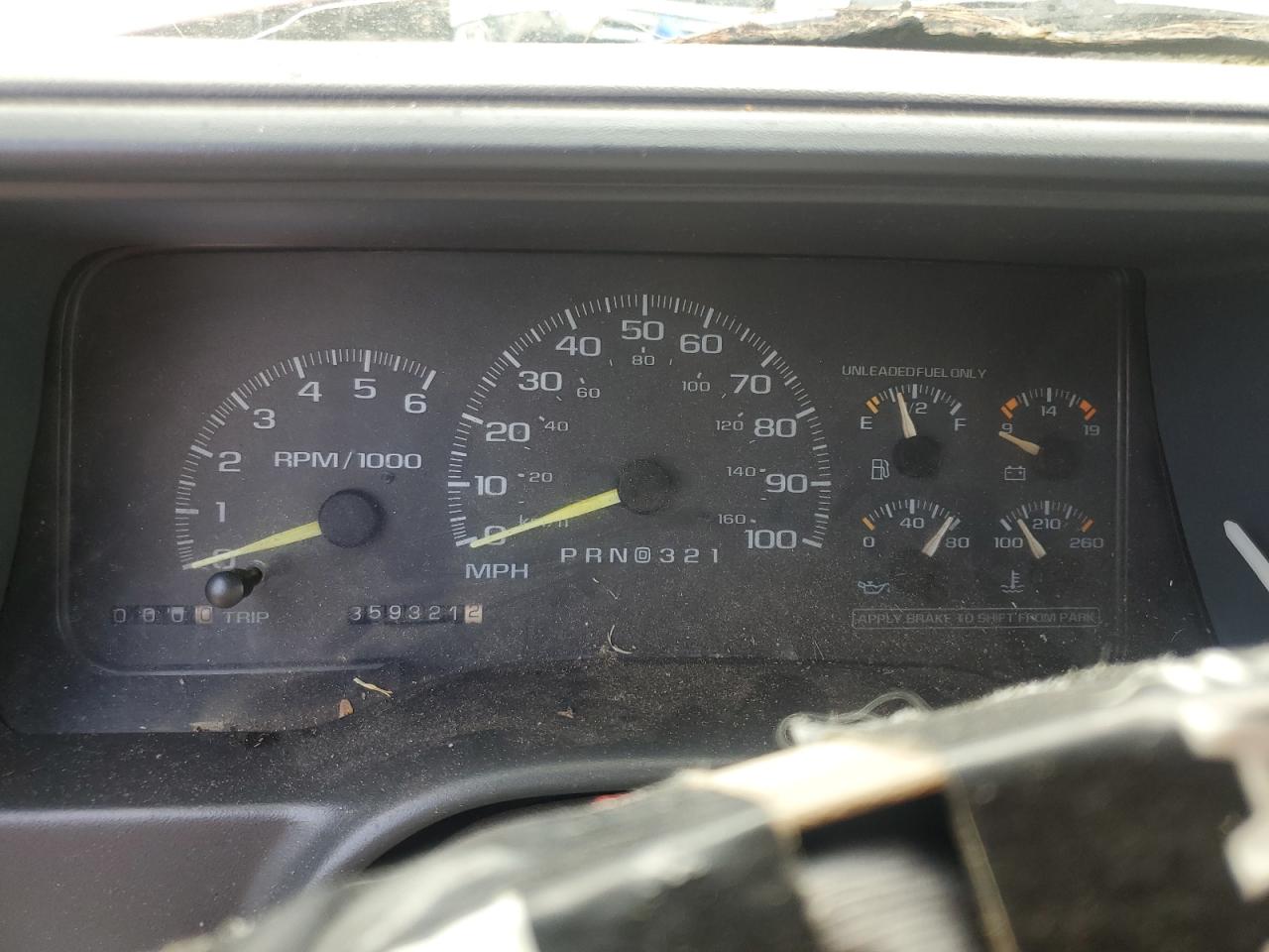 1998 Chevrolet Suburban C1500 VIN: 1GNEC16R6WJ357136 Lot: 62788285