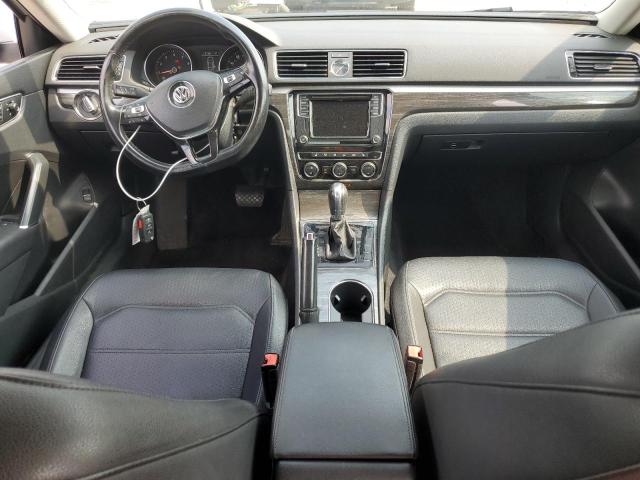 Седани VOLKSWAGEN PASSAT 2016 Сріблястий