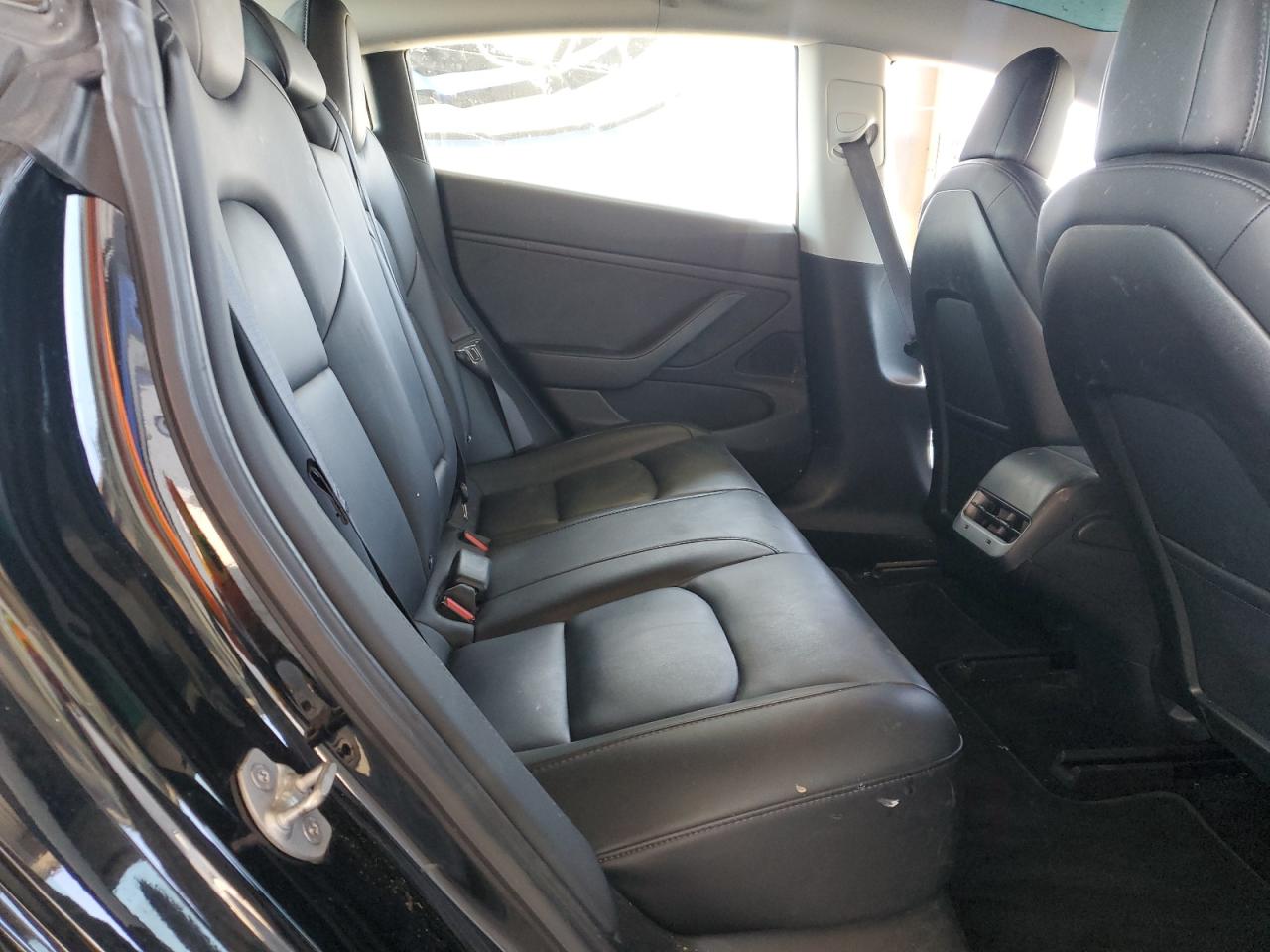 2018 Tesla Model 3 VIN: 5YJ3E1EA3JF156400 Lot: 61477425