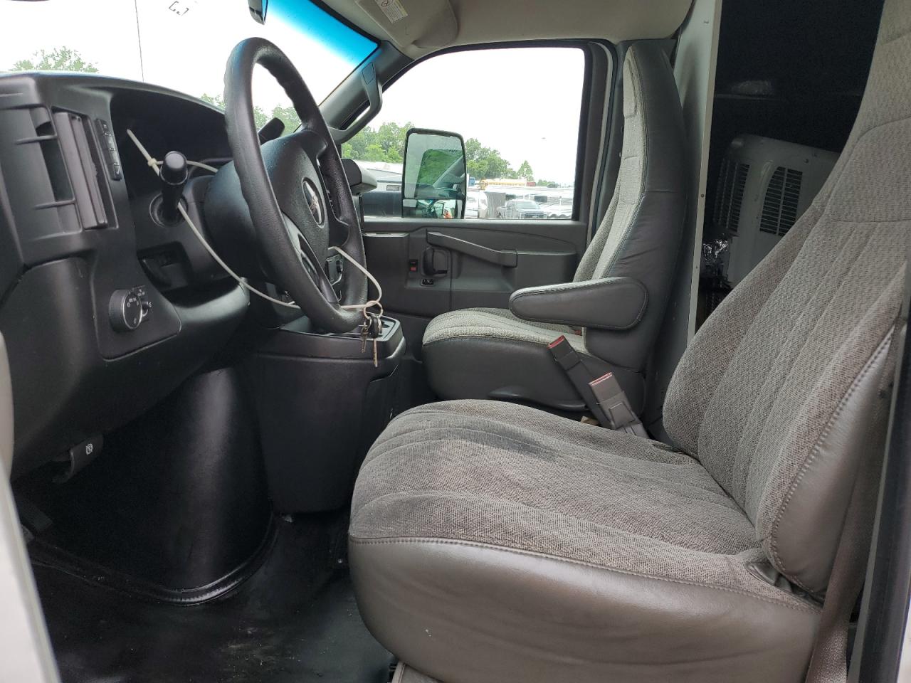 2018 GMC Savana Cutaway G3500 VIN: 7GZ37TCG3JN007969 Lot: 60991265