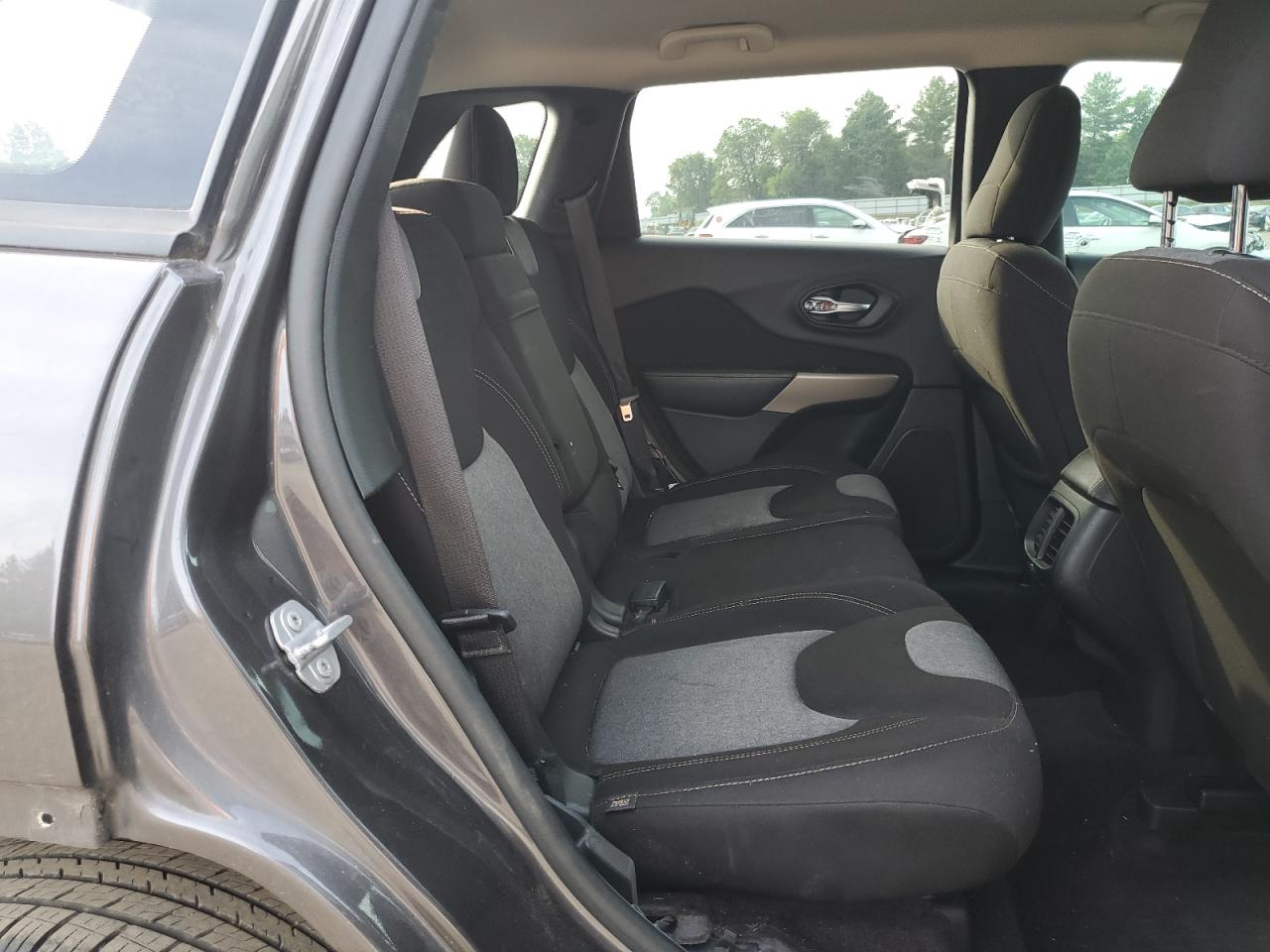 2018 Jeep Cherokee Latitude VIN: 1C4PJLCX3JD588931 Lot: 62922455
