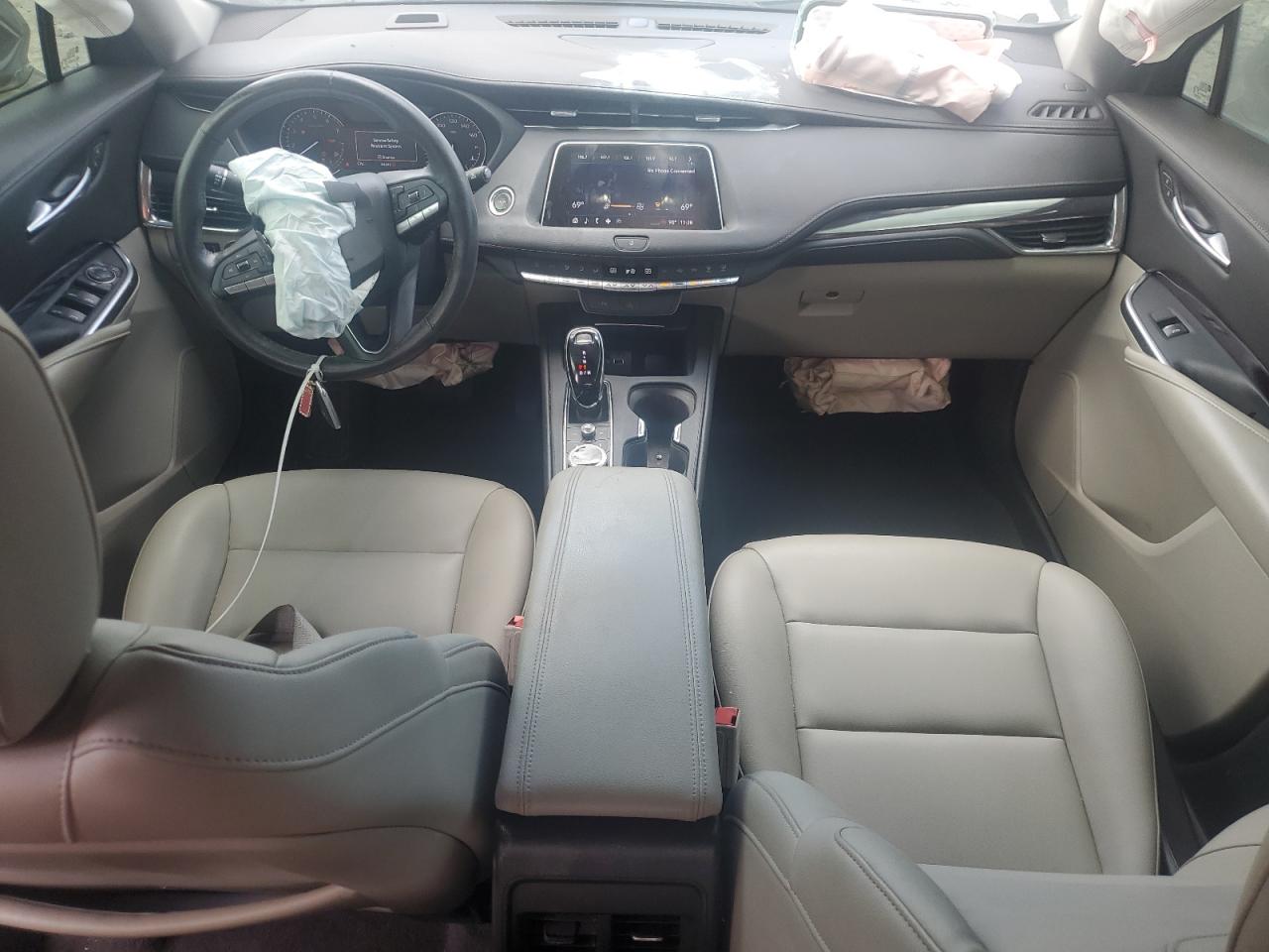 2022 Cadillac Xt4 Luxury VIN: 1GYAZAR40NF163316 Lot: 62450845
