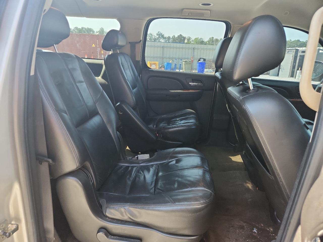 2010 Chevrolet Suburban K1500 Lt VIN: 1GNUKJE36AR135296 Lot: 60987135