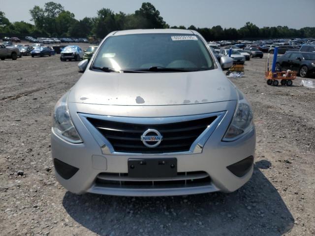  NISSAN VERSA 2018 Серебристый