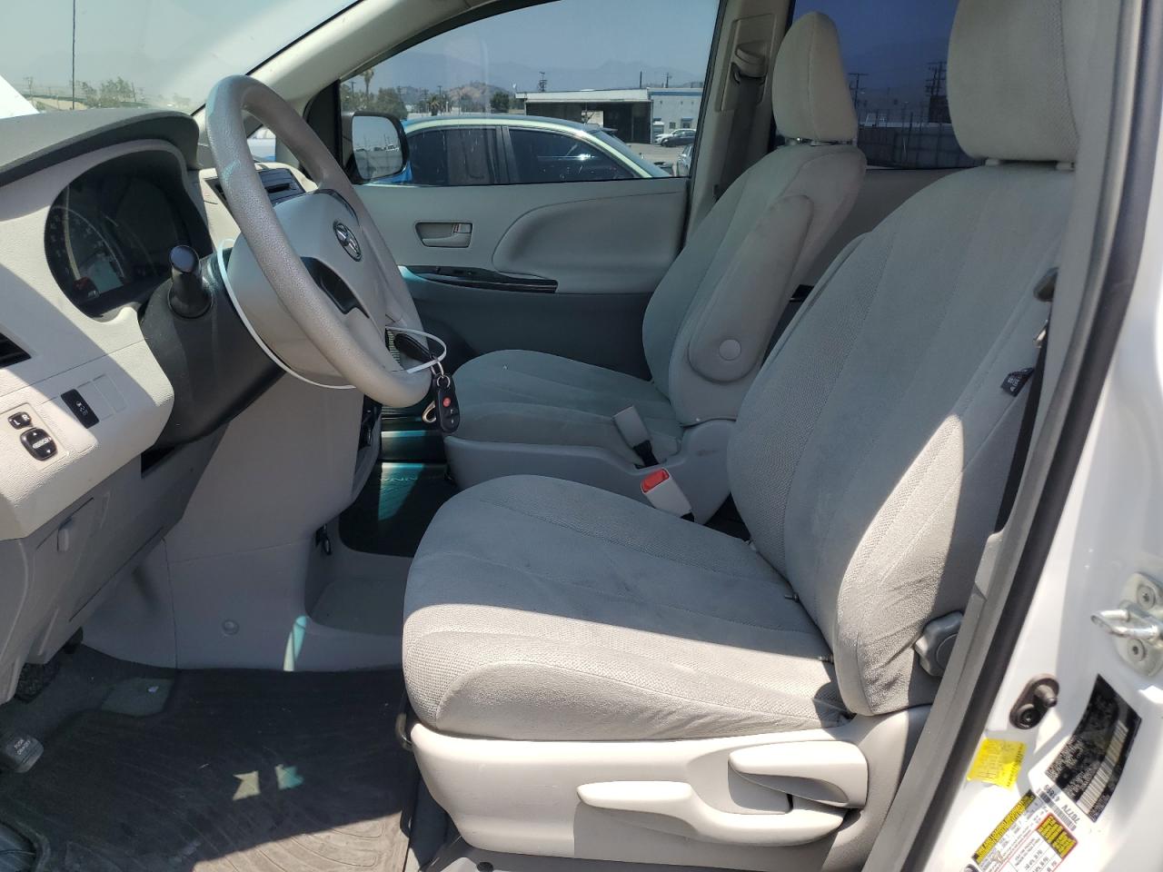 TOYOTA SIENNA 2012 VIN 5TDKA3DC7CS016239 zdjęcie 7