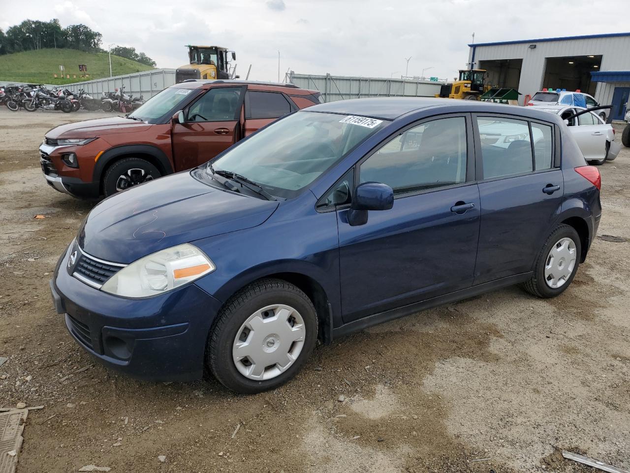 2007 Nissan Versa S იყიდება Mcfarland-ში, WI - Side