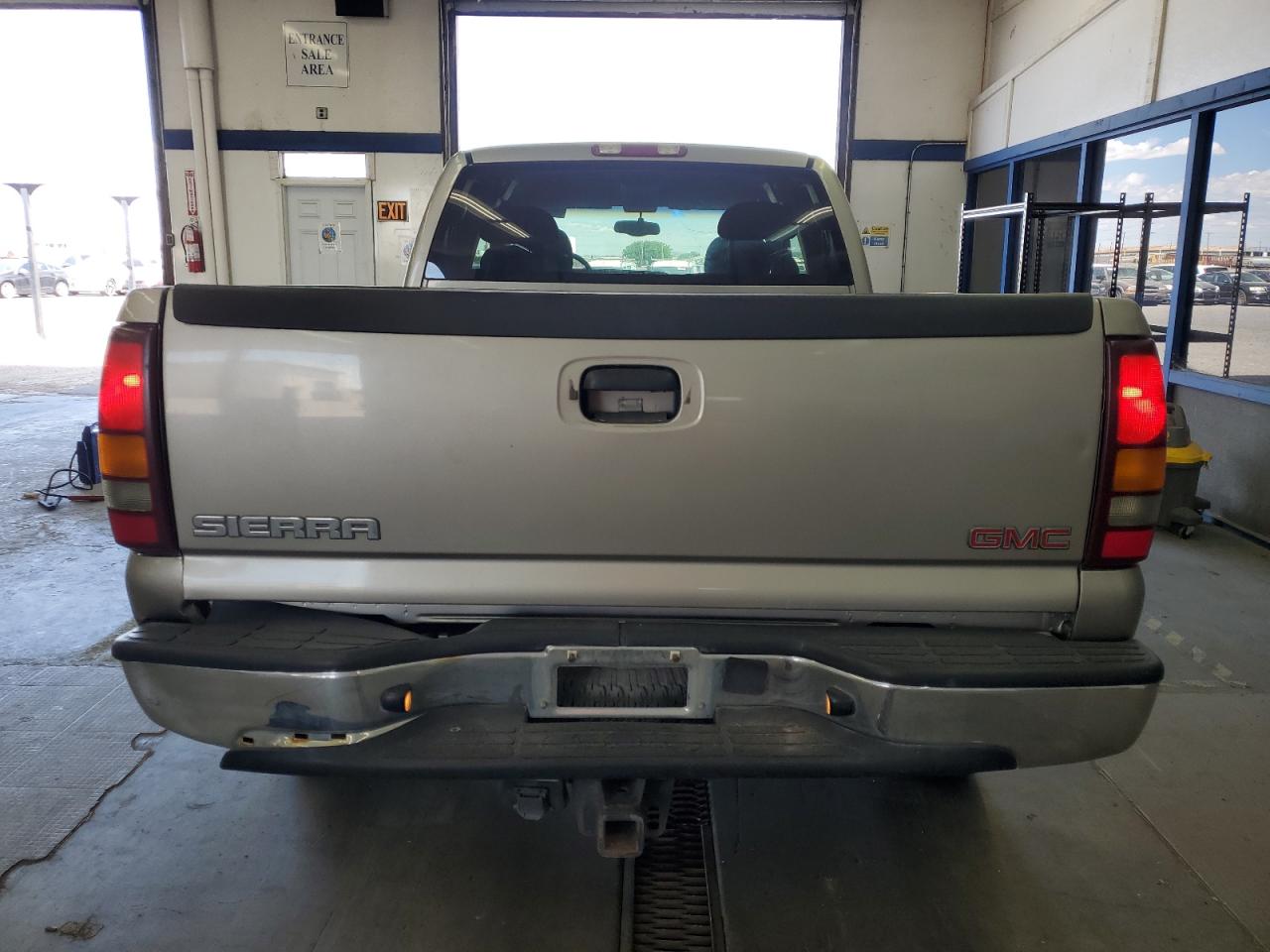 2002 GMC New Sierra K1500 VIN: 2GTEK19T021204002 Lot: 62813285