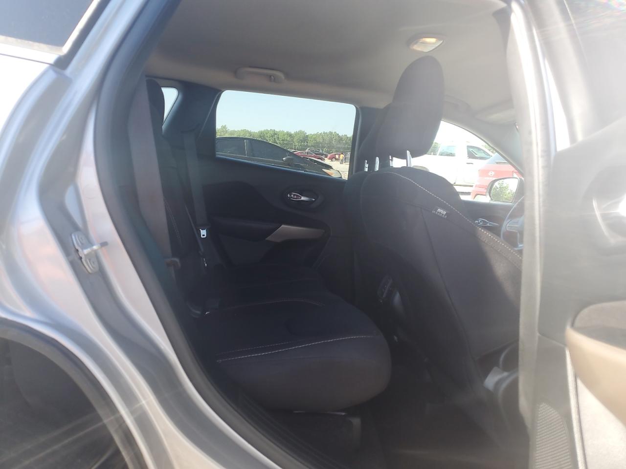 2017 Jeep Cherokee Latitude VIN: 1C4PJLCS3HD221445 Lot: 80475175