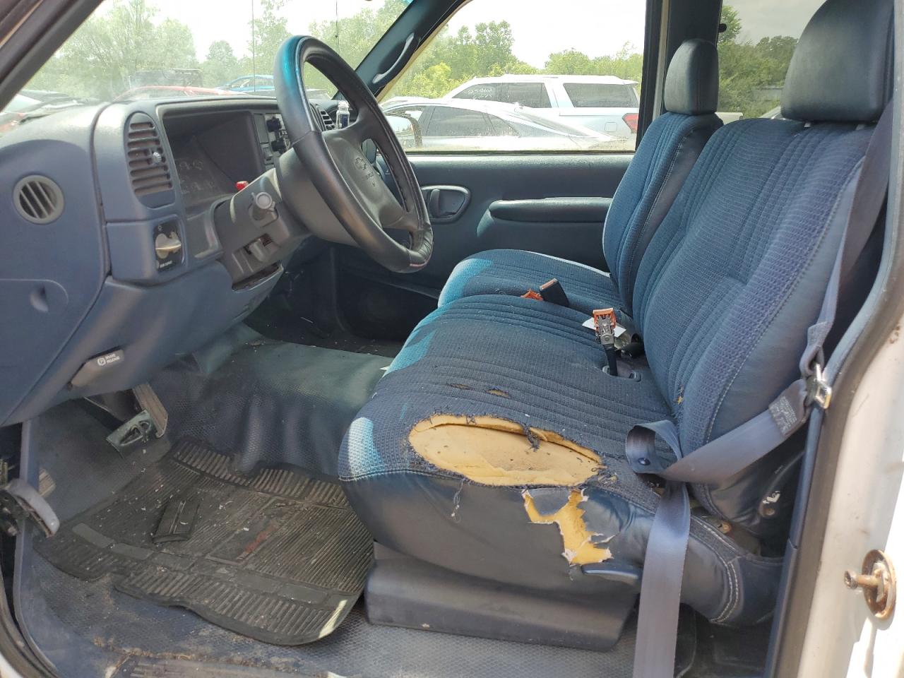 2000 Chevrolet Gmt-400 K2500 VIN: 1GCGK29R2YF428215 Lot: 94247695