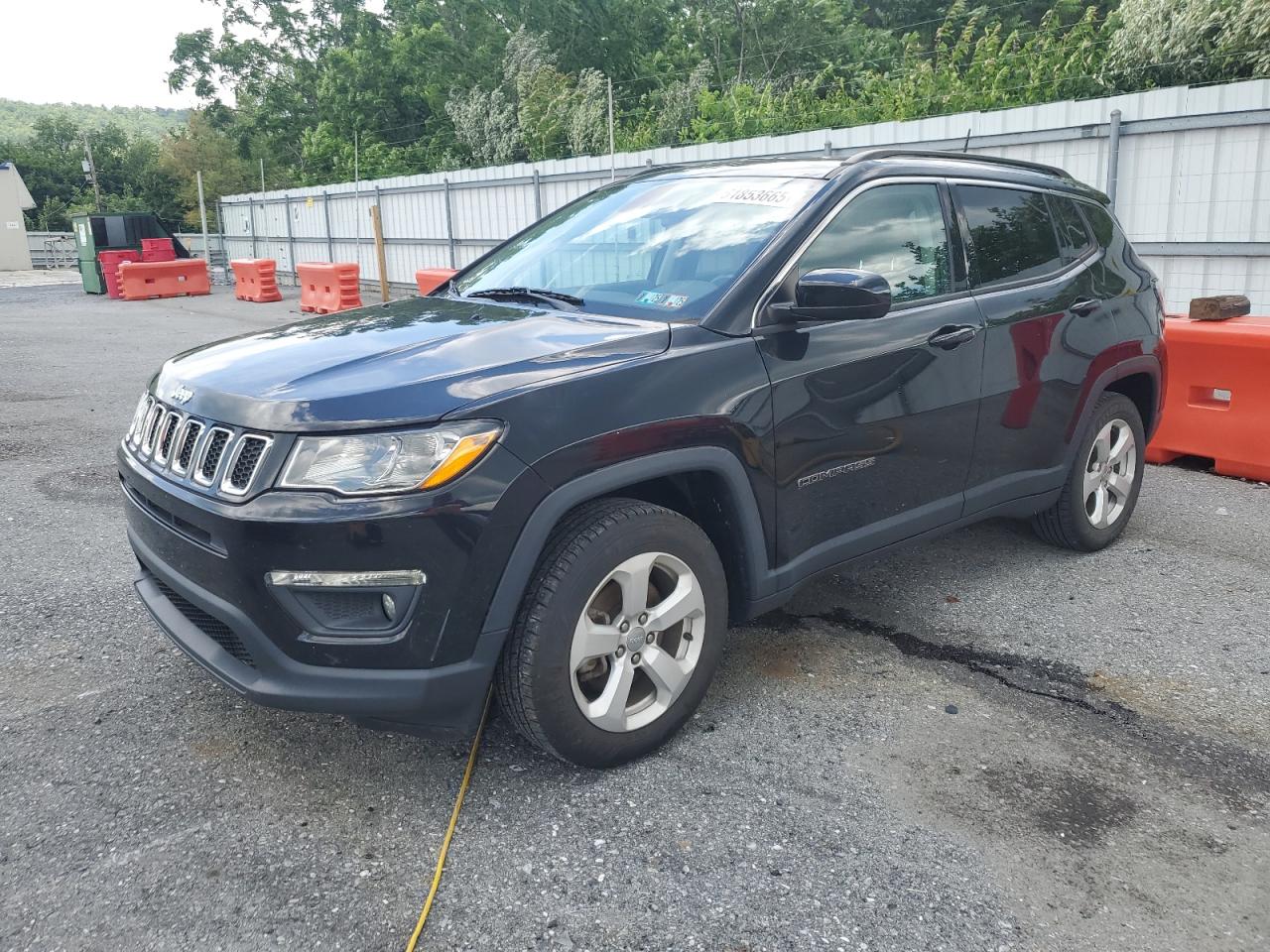 3C4NJCBB5JT495075 JEEP COMPASS Photo 1