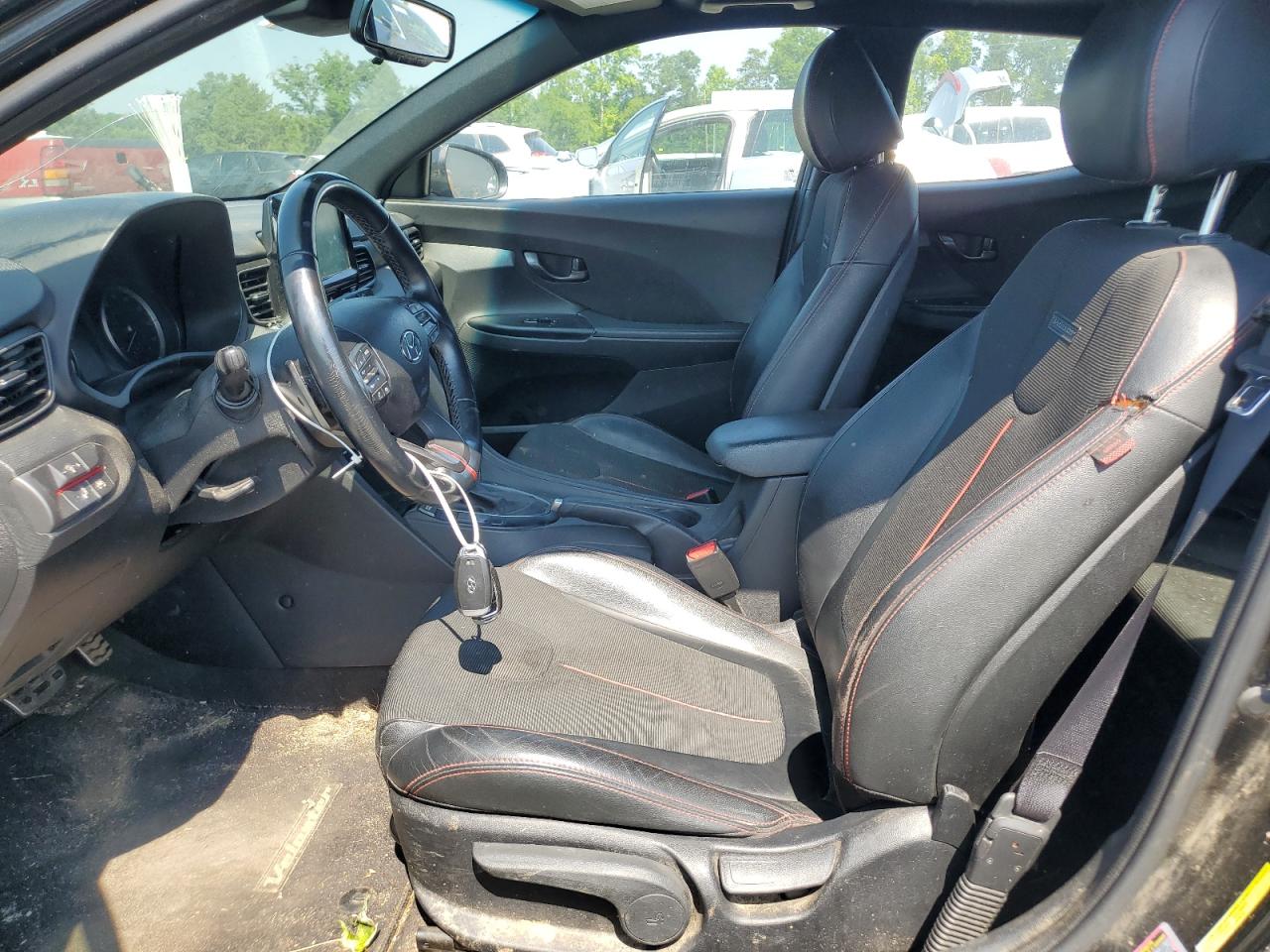 2020 Hyundai Veloster Base VIN: KMHTG6AF8LU021704 Lot: 61575535