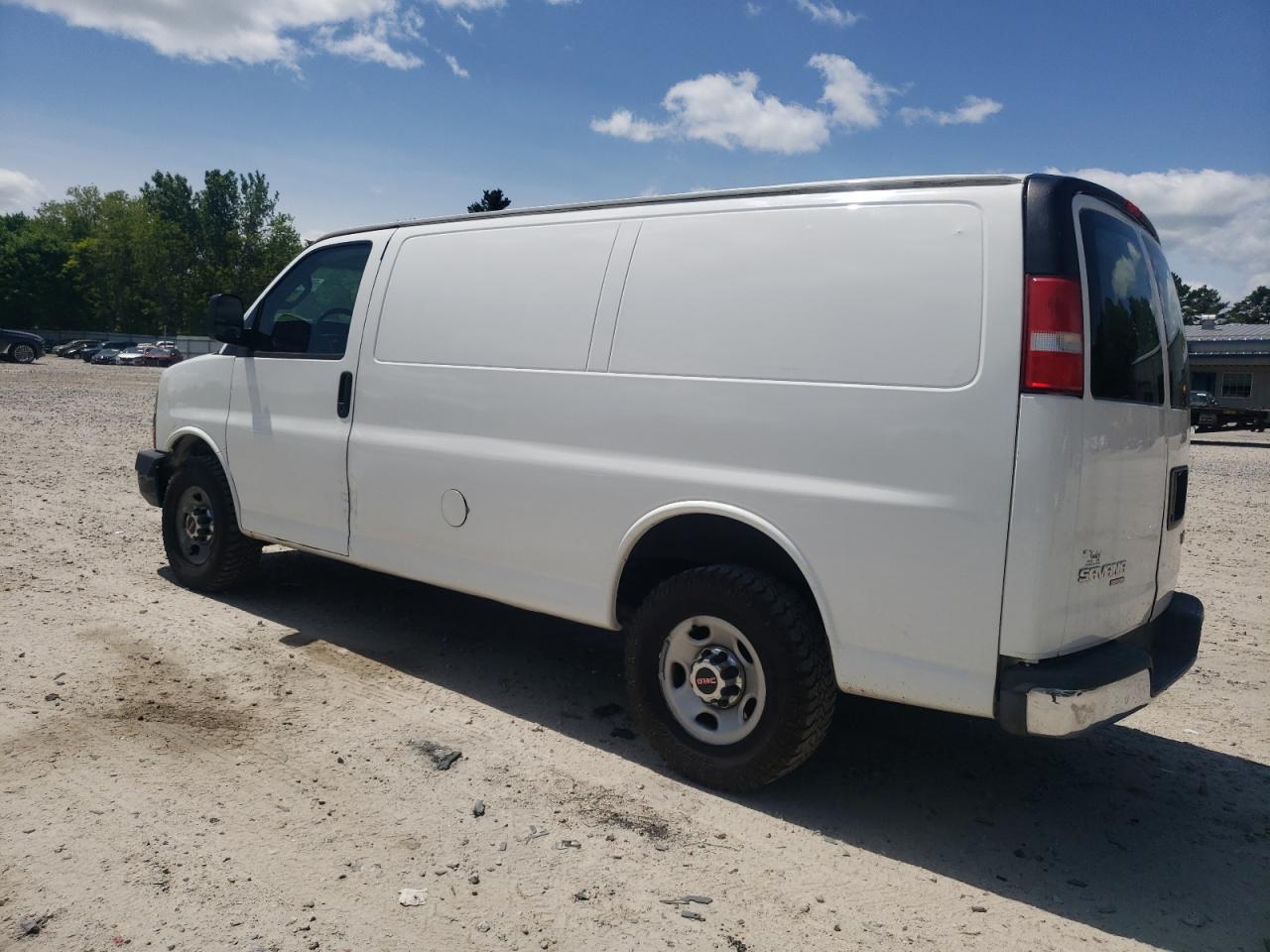2016 GMC Savana - Image 2
