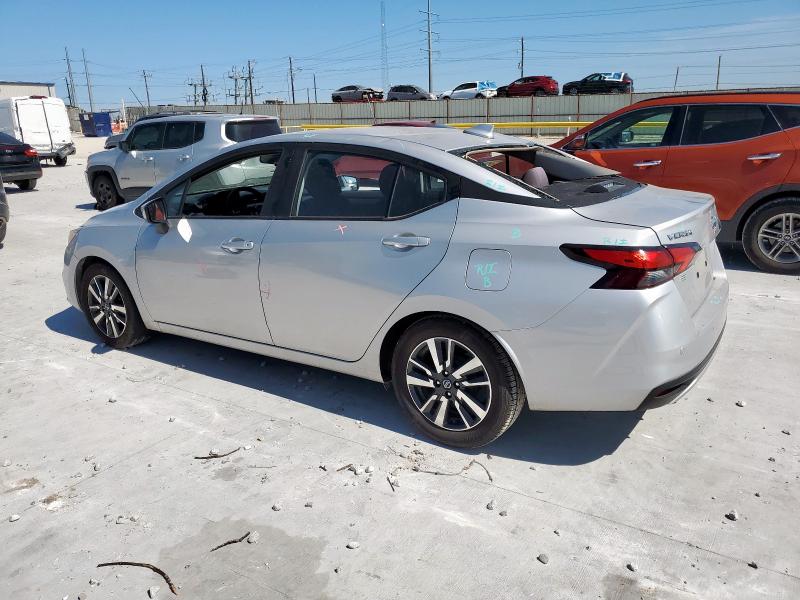  NISSAN VERSA 2021 Серебристый