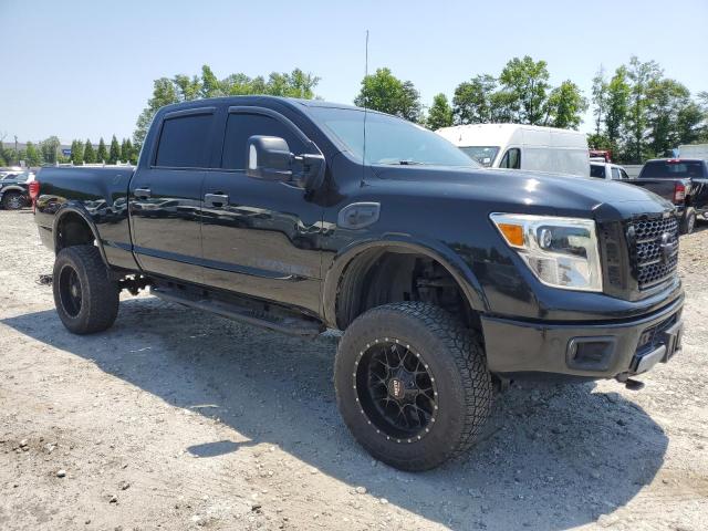  NISSAN TITAN 2018 Чорний